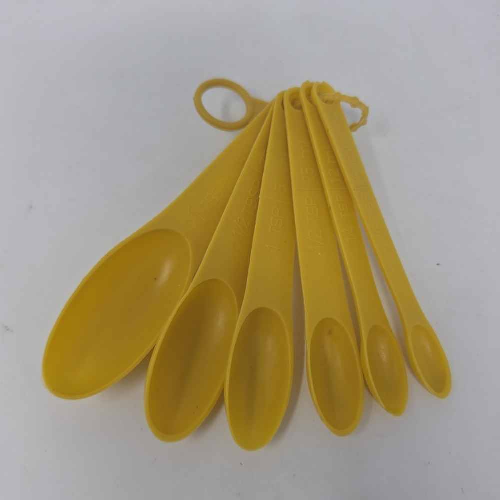 Set of 6 Vintage FOLEY Plastic Measuring Spoons Nesting Harvest Yellow Gold